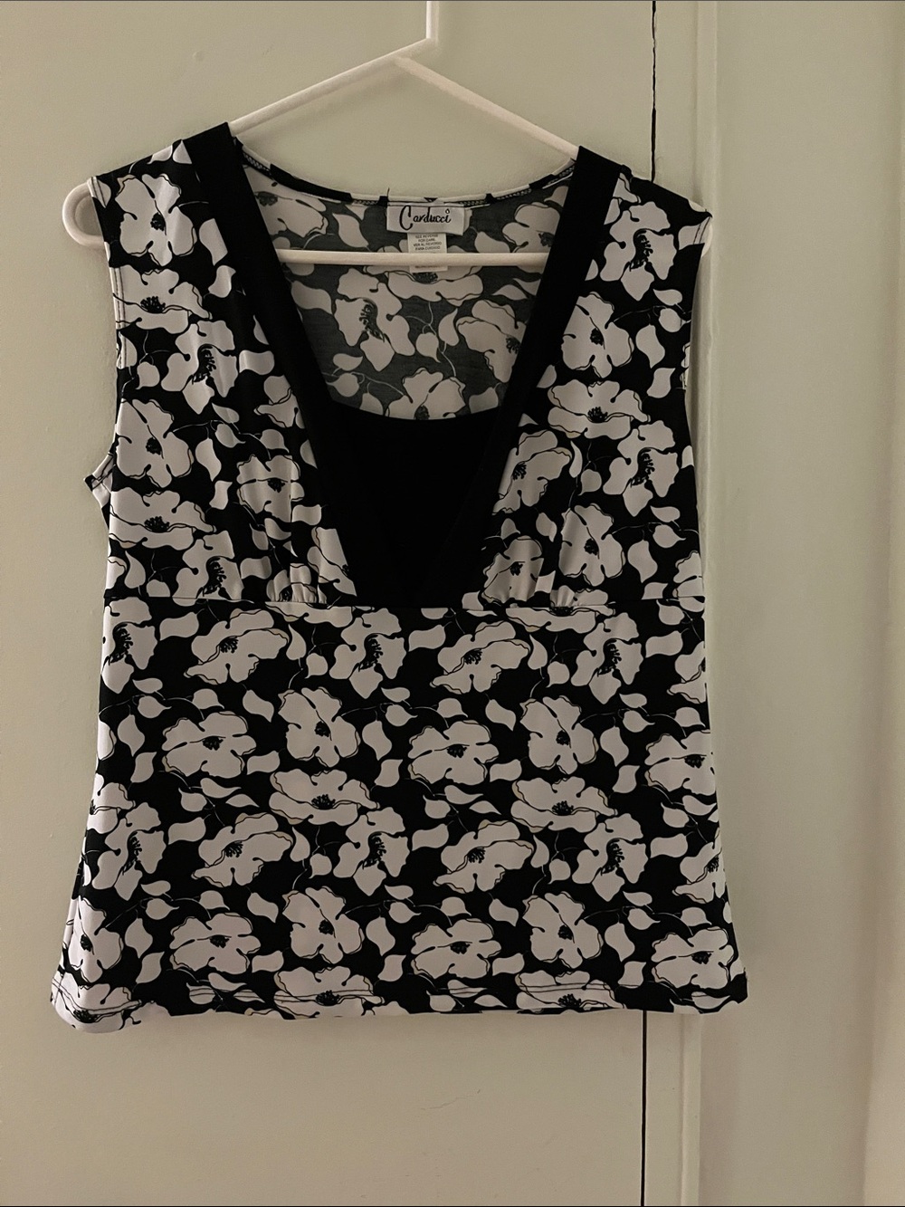 Sleeveless blouse black/white